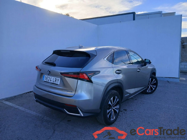 LEXUS NX / 2017 / 5P / todoterreno 2.5 300h Premium Plus 4WD #2