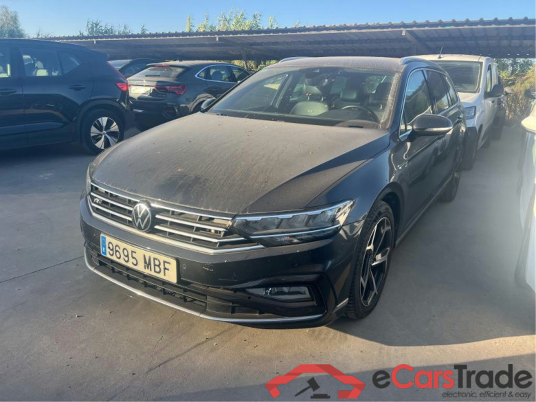 VOLKSWAGEN Passat / 2019 / 5P / familiar Variant R-Line 1.5 TSI 110kW (150CV) DSG