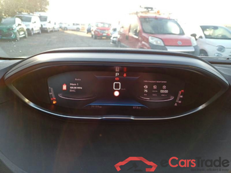 PEUGEOT 3008 / 2020 / 5P / SUV BLUEHDI 130 EAT8 SeS ALLURE #4