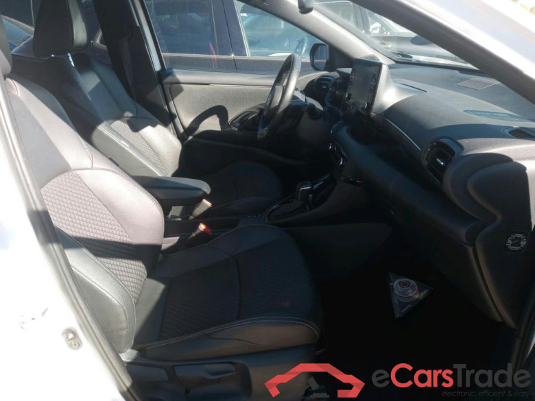 TOYOTA Yaris / 2020 / 5P / berlina con portón 1.5 120H Style #6