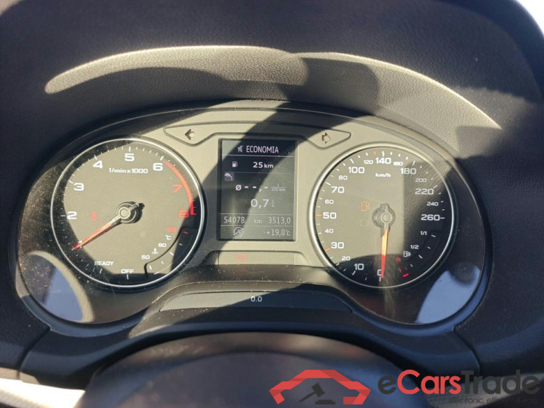 AUDI Q2 / 2016 / 5P / todoterreno Design 30 TFSI 85kW (116CV) #4