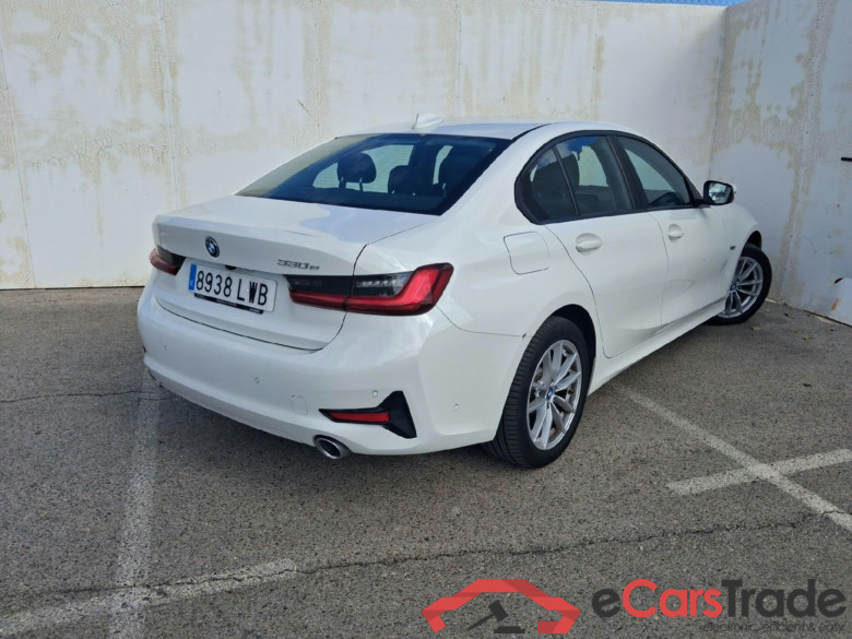 BMW Serie 3 / 2018 / 4P / sedán 330e #2