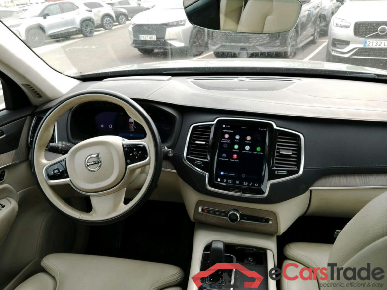VOLVO XC90 / 2019 / 5P / todoterreno 2.0 T8 AWD Ultimate Dark Recharge Auto #3