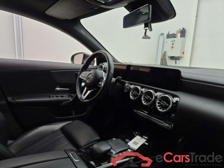 MERCEDES-BENZ CLA-klasse Shooting Brake 180 Business Sol. Luxury  #3