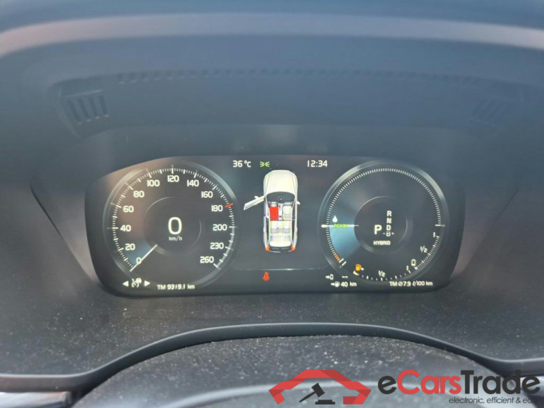 VOLVO XC60 / 2017 / 5P / todoterreno 2.0 T6 AWD Recharge R-Design Auto #4
