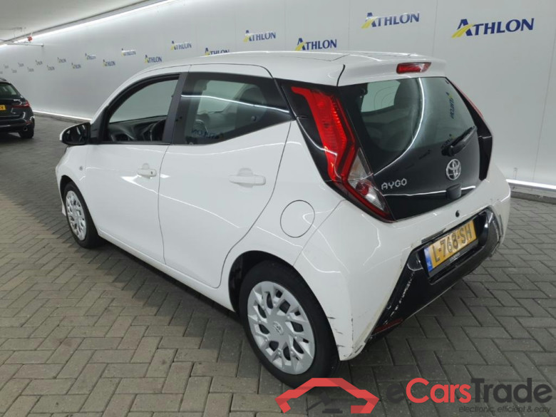 TOYOTA Aygo 1.0 VVT-i x-play 5D 53kW #4