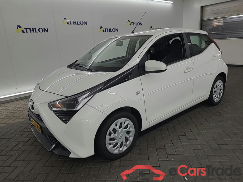 TOYOTA Aygo 1.0 VVT-i x-play 5D 53kW #1