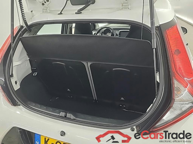 TOYOTA Aygo 1.0 VVT-i x-play 5D 53kW #5