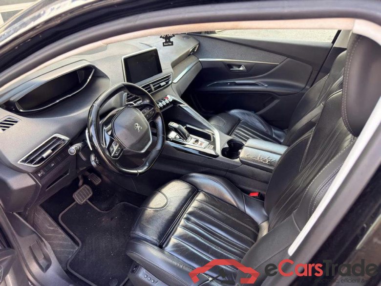 PEUGEOT 5008 1.2 PureTech Allure #6
