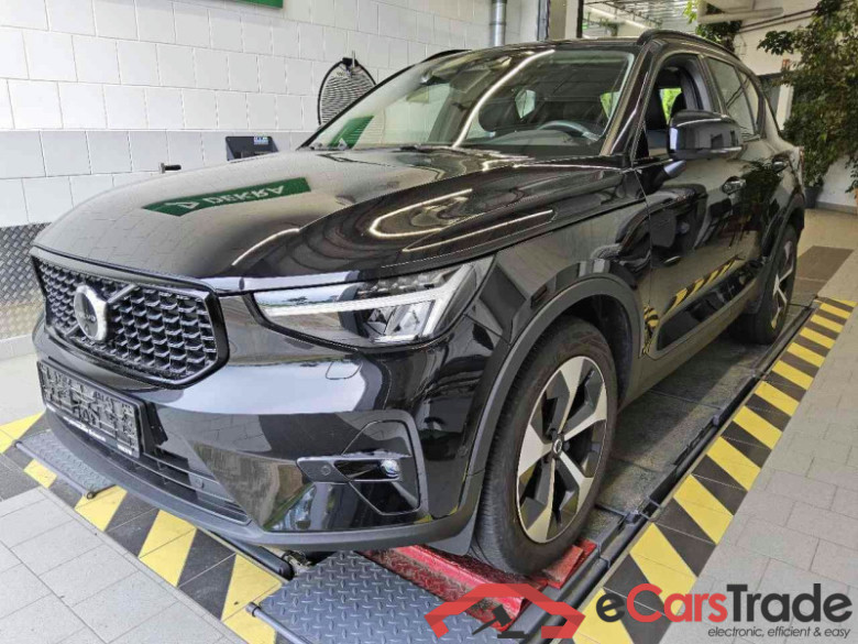 Volvo XC40 (2017->) DE - SUV5 B4 2WD EU6d, Plus Dark, (Facelift) 2022 - 2024