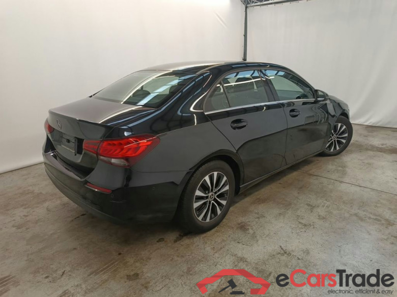 Mercedes-Benz A-Klasse Limousine A 180 d DCT Business Solution 4d #2