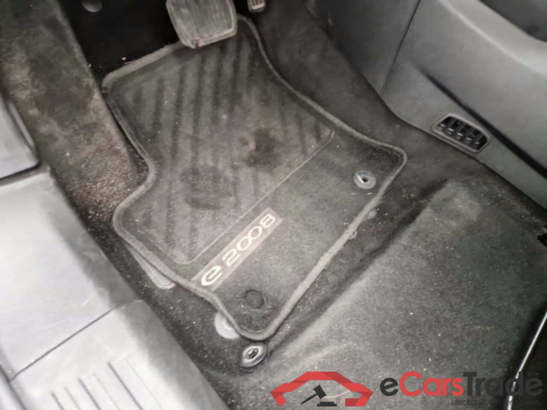 PEUGEOT E-2008 ACTIVE 50 KWH #5
