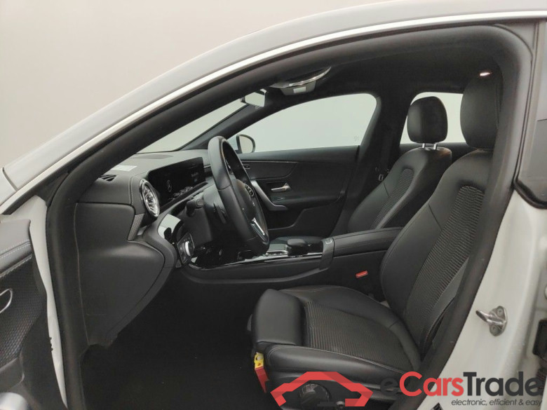 Mercedes-Benz CLA Shooting Brake CLA 180 d Luxury Line Aut. 5d #3