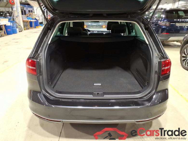 VOLKSWAGEN PASSAT VARIANT DIESEL - 2015 1.6 TDi Highline Business DSG (EU6.2) STOCK #3