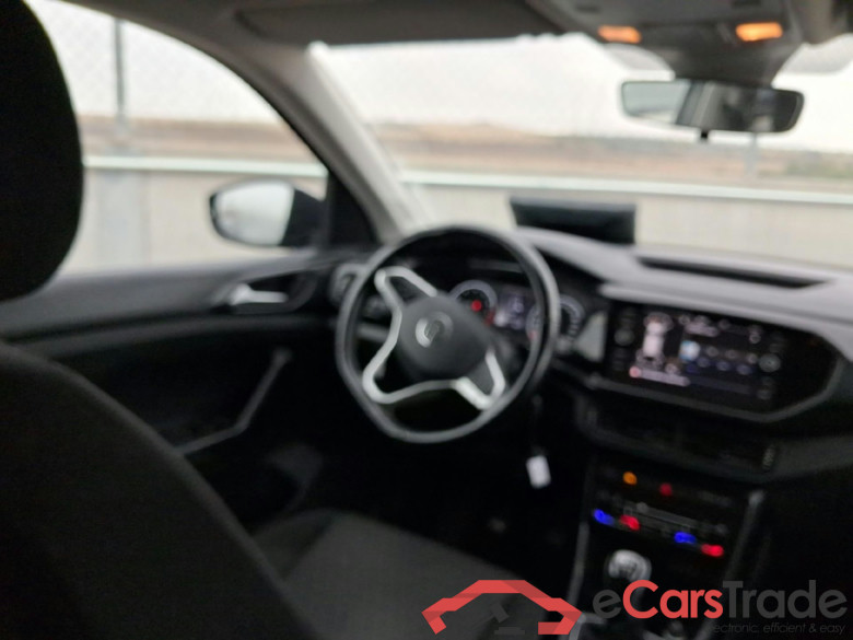 VOLKSWAGEN T-Cross / 2018 / 5P / todoterreno Advance 1.0 TSI 81kW (110CV) #3