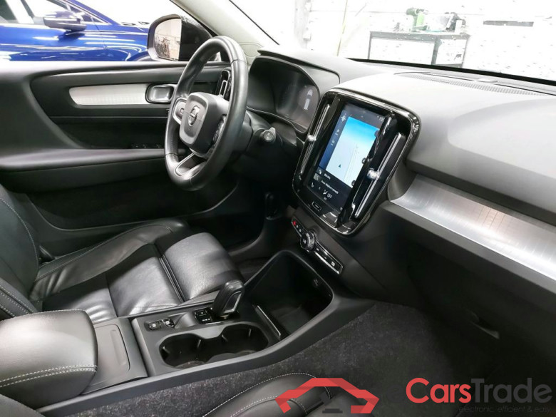 VOLVO - VOL XC40 D3 150PK Geartronic Momentum Pro With Arianne Leather & Versatility Pro & Luxury Seats & Intellisafe Pro & Winter & 360 Park Assist & Electric Sunroof & Semi Auto Foldable Trailer Hook #3