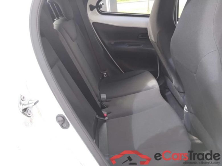 TOYOTA Aygo X 1.0 VVT-i S-CVT Play #5
