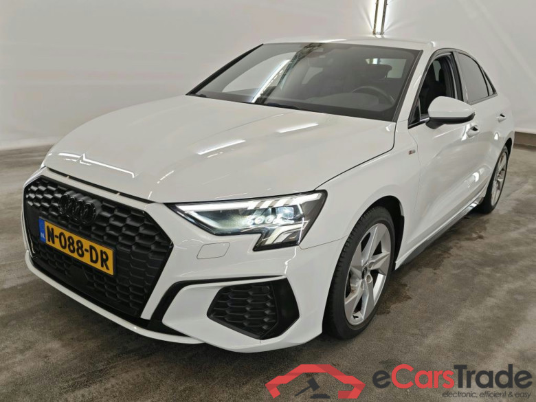 Audi A3 Limousine 30 TFSI S tronic S edition 4d + Optiekpakket Zwart